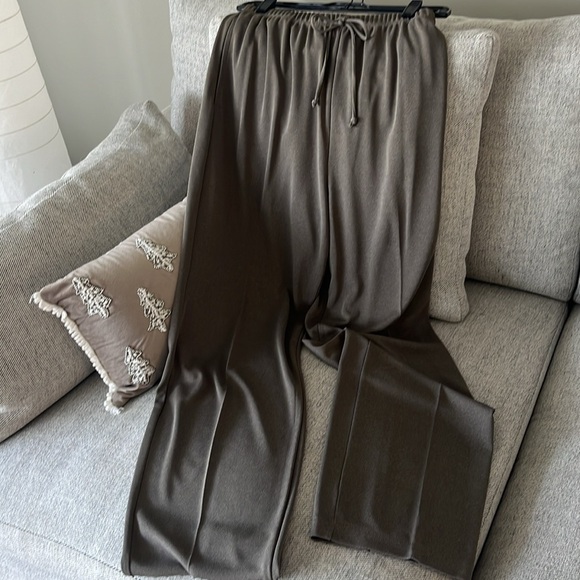 Van Heusen Cardigan & Pants Large - Picture 5 of 6